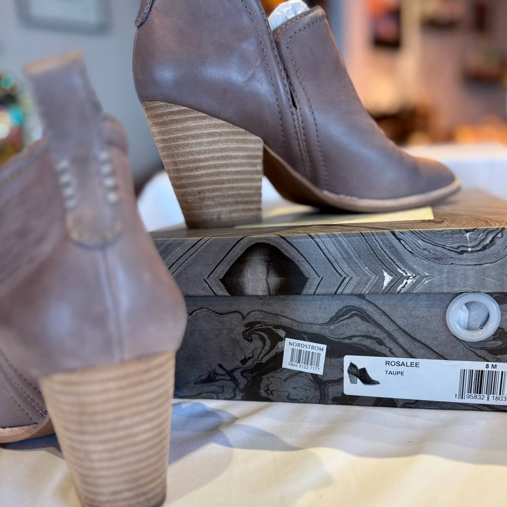 Jeffrey Campbell leather ankle booties size 8